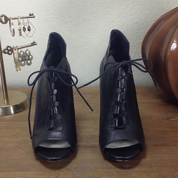 Pour La Victoire Vionne Black Leather Ankle Boot - Picture 3 of 8